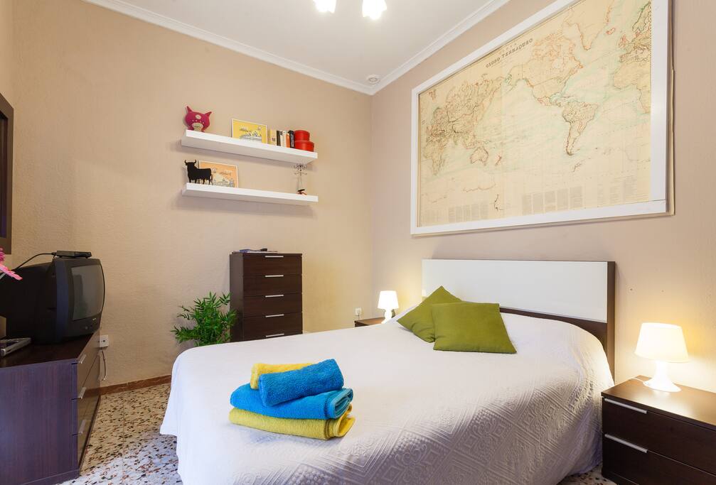 Habitación doble con baño privado + WIFI