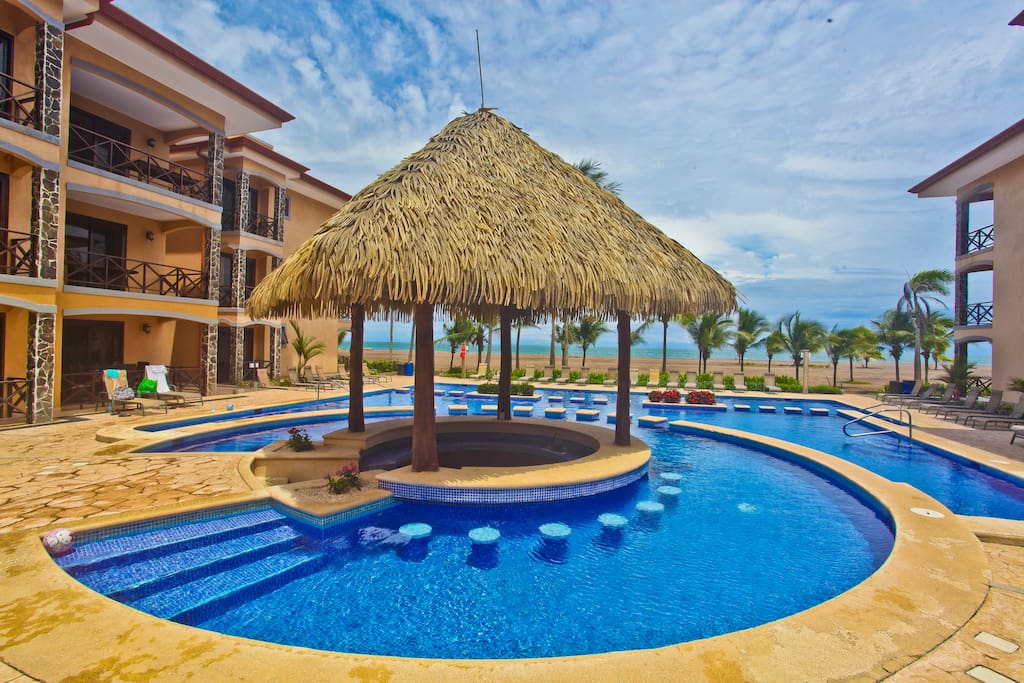 Rancho bar built into the swimming pool
