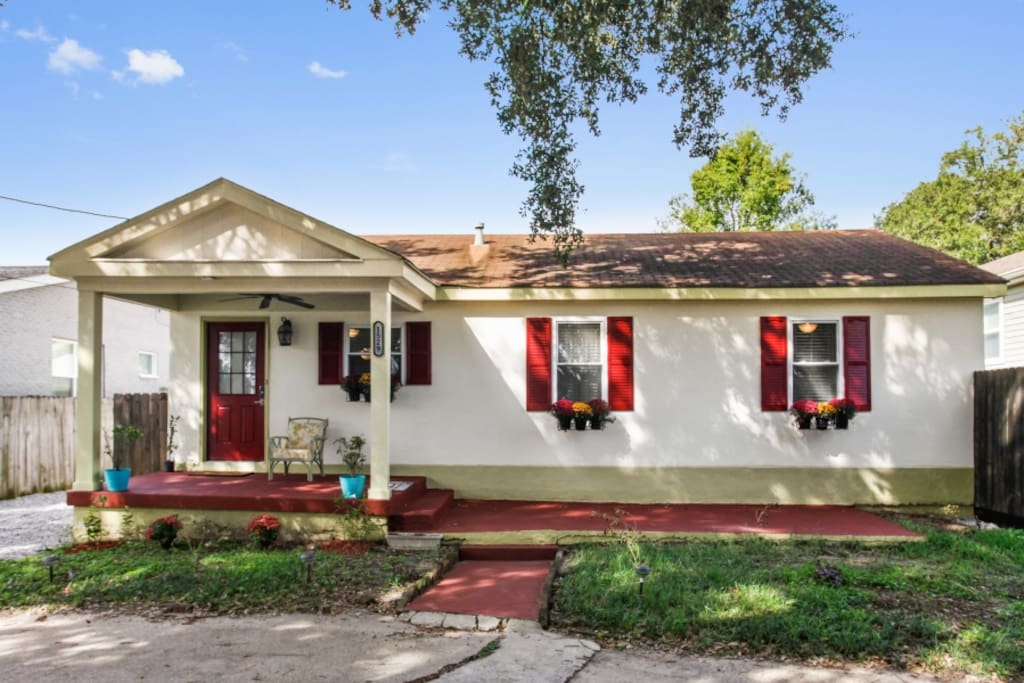 Inviting front porch - U shape parking