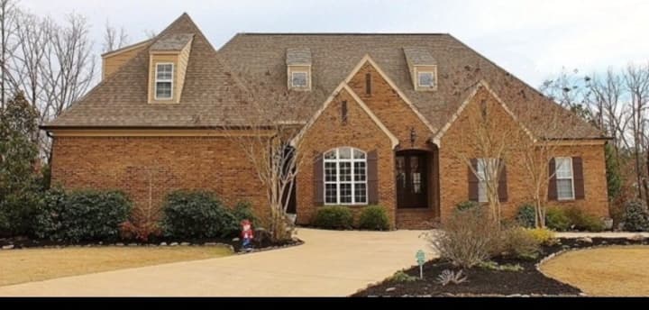 Sleeps 10, 5 min from the Grove!