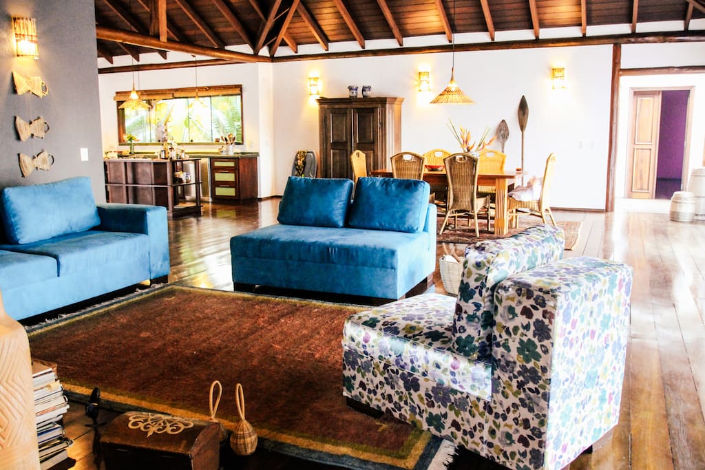 Sala e vista para a cozinha