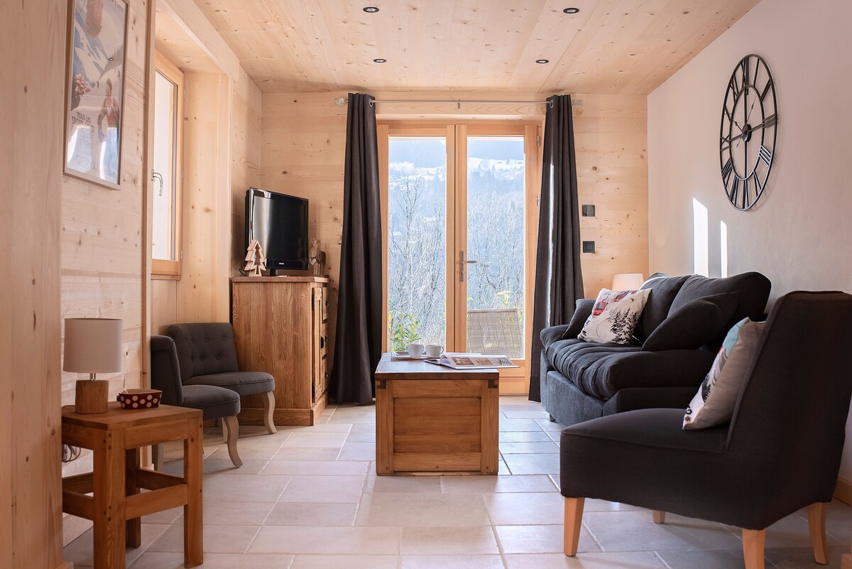 Annonce Airbnb populaire: "La Ferme de Beaulieu" 70 m2, mountain view à Saint Gervais Les Bains