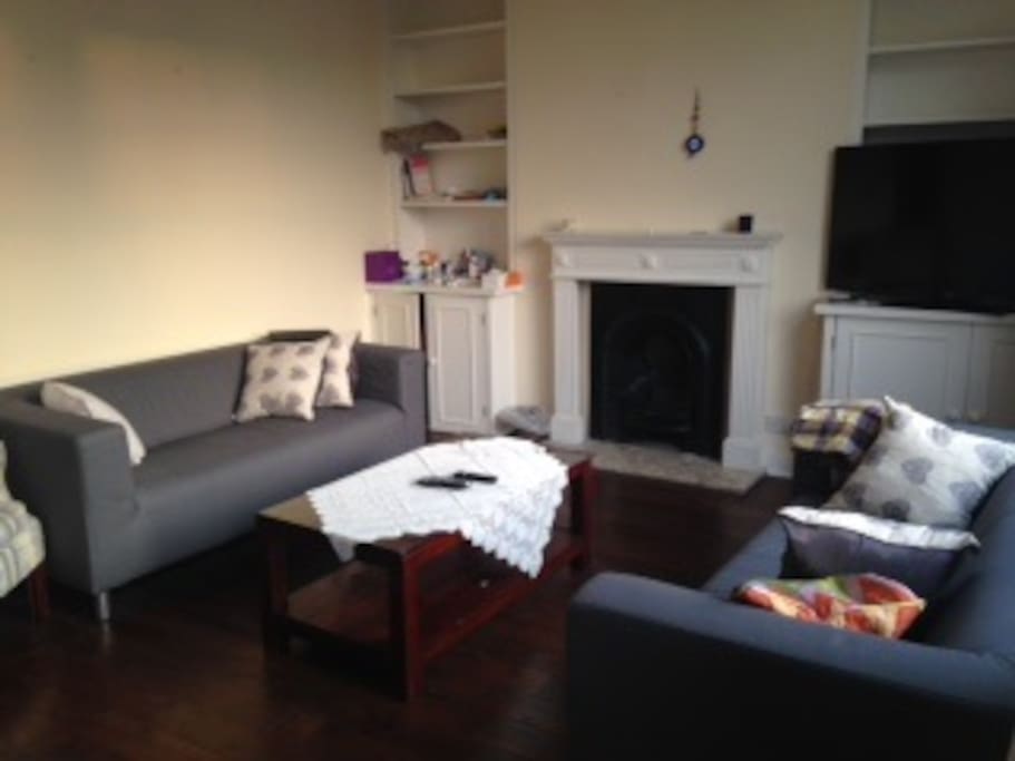 Spacious lounge with widescreen TV
