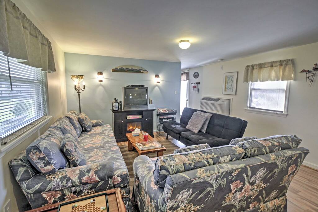 This 1-bedroom, 1-bath cabin is perfect for groups of 4.