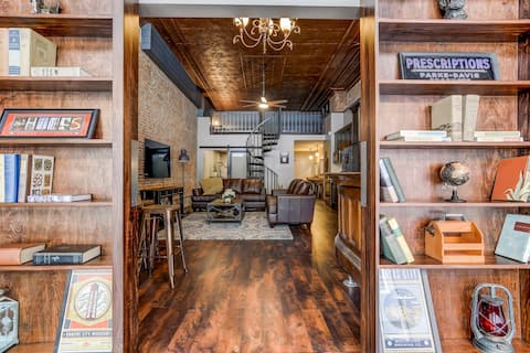 Lincoln’s Loft-Speakeasy Loft Downtown Lincoln,IL