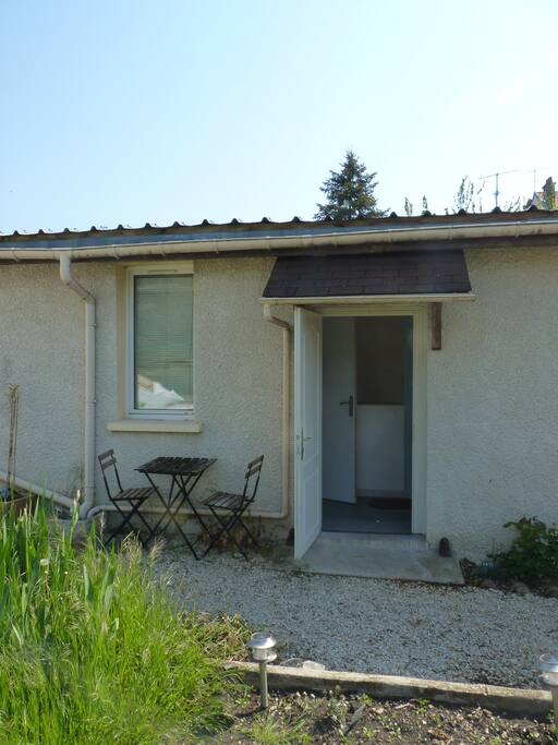 petit coin terrasse donnant sur le jardin
