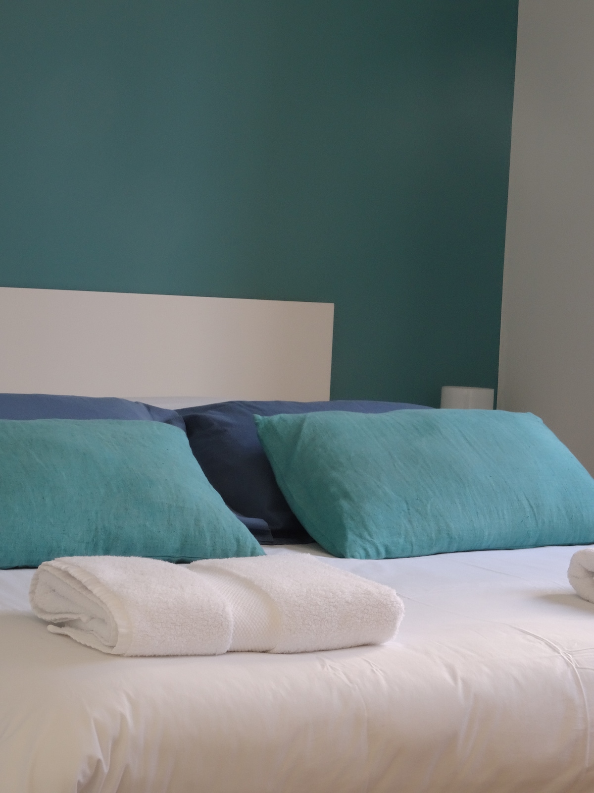                 חדר שינה כחול. מיטה 
            1.40  (2 אנשים )