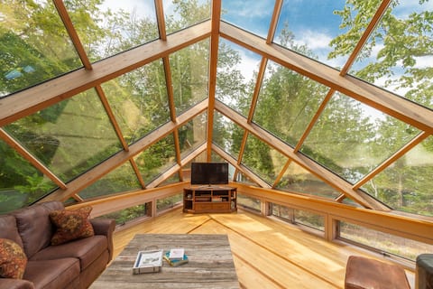 Unique architect-designed home on waterfront bluff