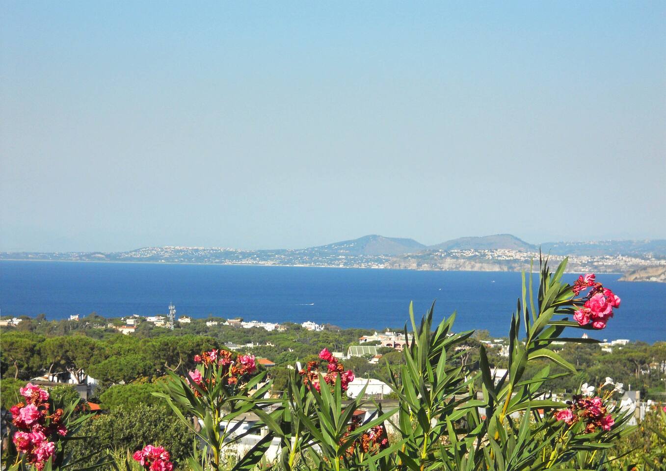vista dal giardino - sea view from the garden