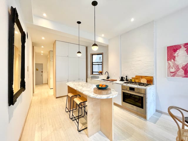 Sunny NOHO Designer Loft- Bowery Hotel adjacent gallery image 2