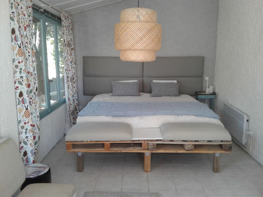 Lit King size 2*2m Véranda