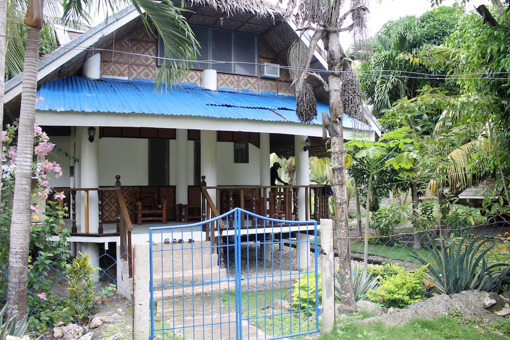 The entrance with garden and veranda/porch.