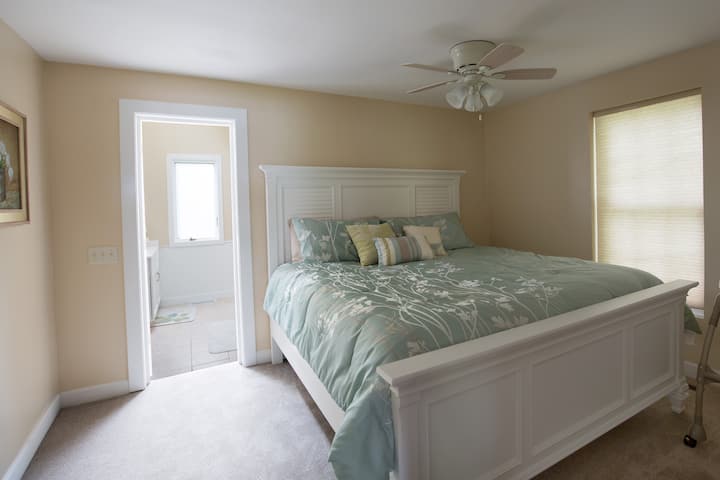 Master Bedroom. King bed. Private bath w/ tub and shower.