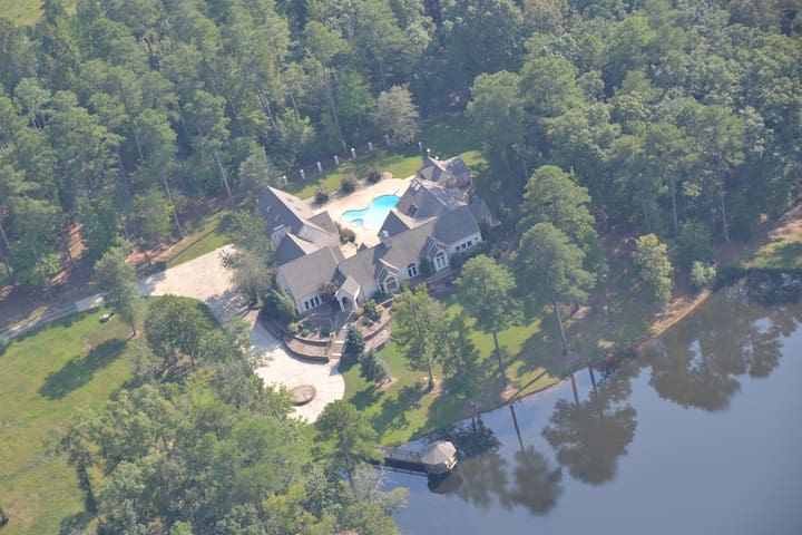 Private lakefront estate in the woods near city