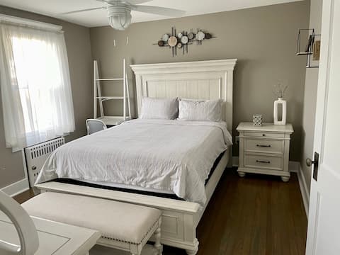 Private room hosted by Kory (B)