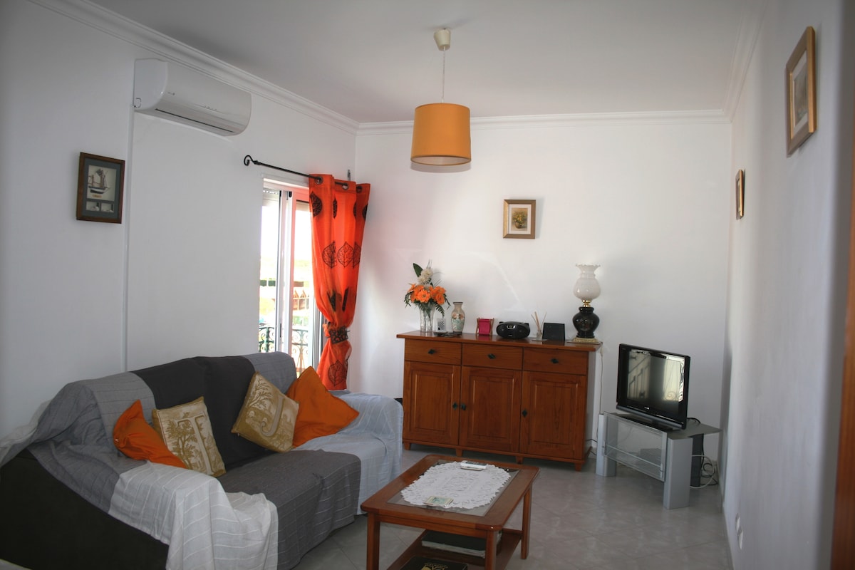 Anúncio popular: Waterfront Apartment with Beautiful Sea Views em Santa Luzia