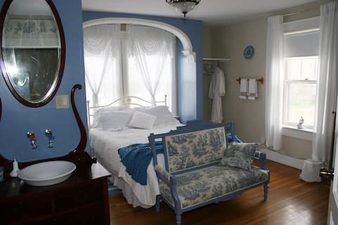 Wakamow Heights B&B - All Six Bedrooms!!!