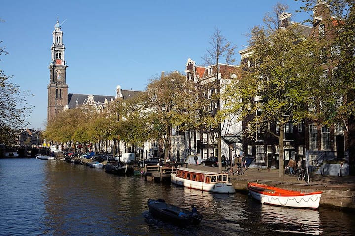 Luxury 17th century monument home with canal views gallery image 2