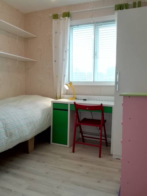 Bright & Cosy Single Room 2