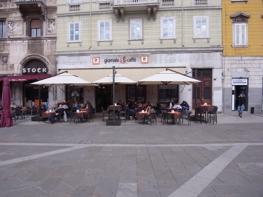 "giornale & Caffè" il bar difronte alla nostra struttura dove fare la colazione in convenzione
