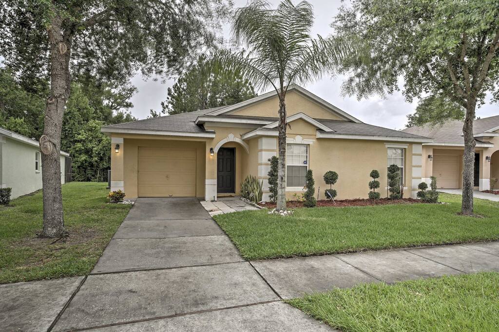 This quaint home is situated on a quiet cul-de-sac, offering privacy.