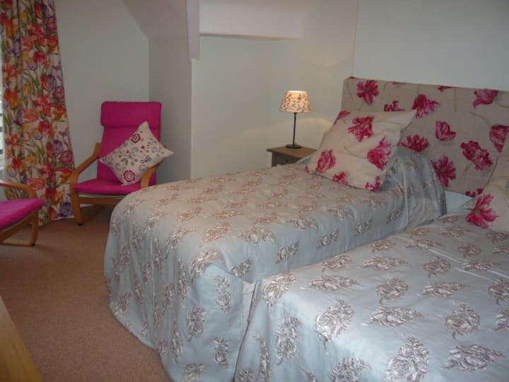 Quiet Town Centre House Tulip Twin - Harrogate