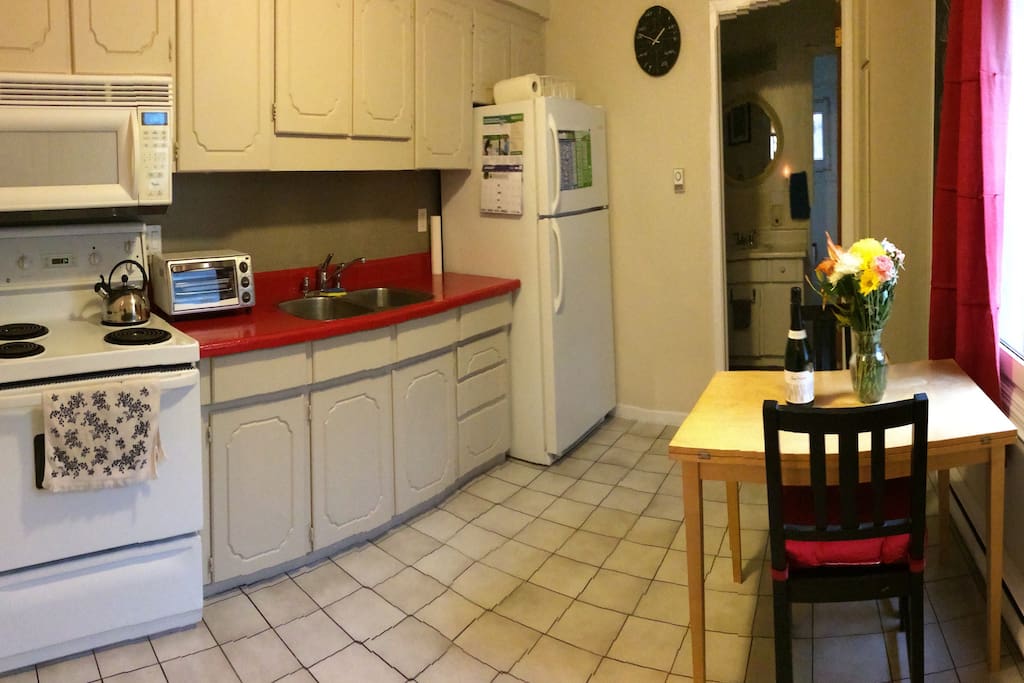 Fully equipped cozy kitchen. The table can covert to twice the size, if you prefer.