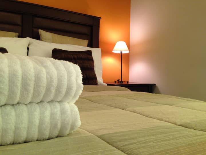 Მასპინძლისთვის ხელმისაწვდომია ზეწრები, პირსახოცები  და საპონი.