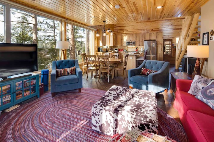 Seize the Good Life at Lakefront Cabin
