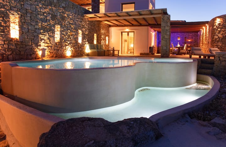 Seaview suite/private pool/Mykonos/amallinisuites