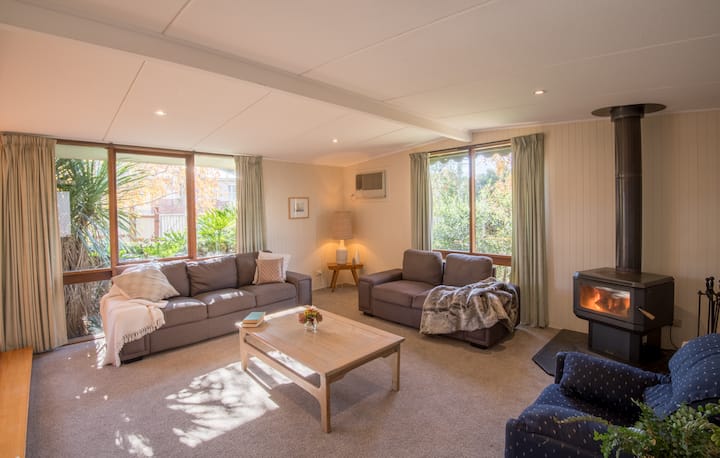 A Spacious Coastal Family Getaway. - Ocean Grove