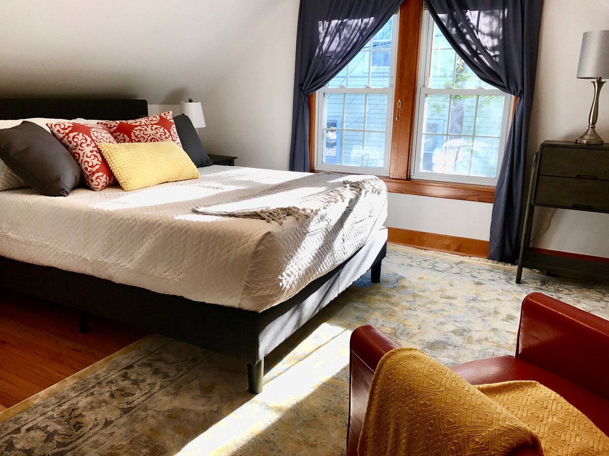 Upstairs Queen Bedroom
