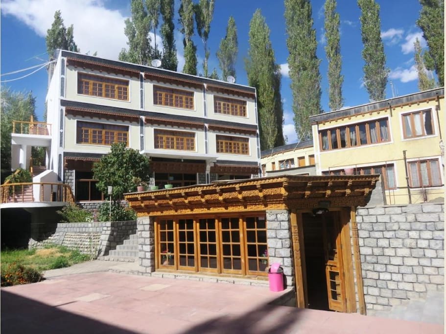 Hotel Abu Palace