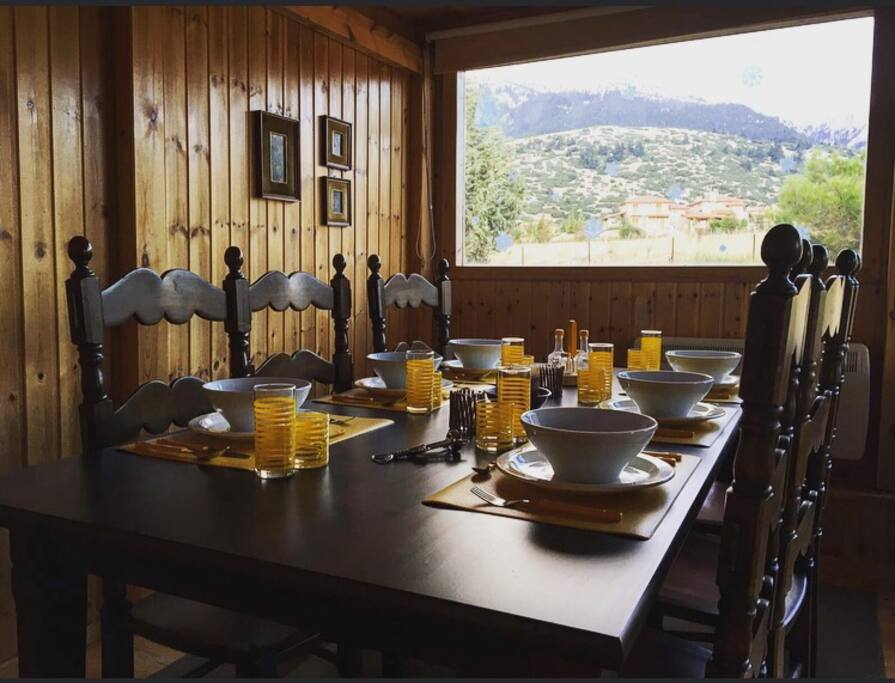 Dinning room./Τραπεζαρία.