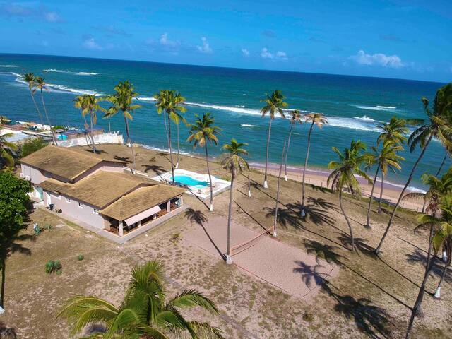 Entire home with 5 bedrooms in Camaçari - Casa Frente Mar C Piscinas Naturais -Praia  Piruí