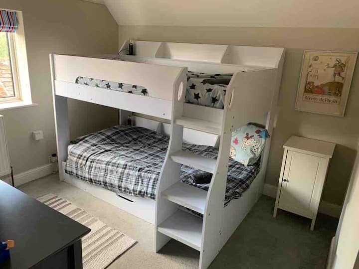 Spavaća soba 4 s krevetima na kat za odrasle