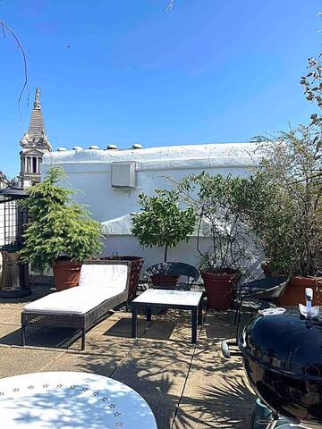 Covent Garden Penthouse & Terraces (3 Bedr Aircon) gallery image 2