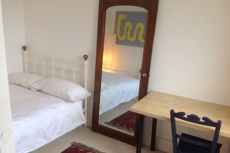 Room in Edwardian Oxford House