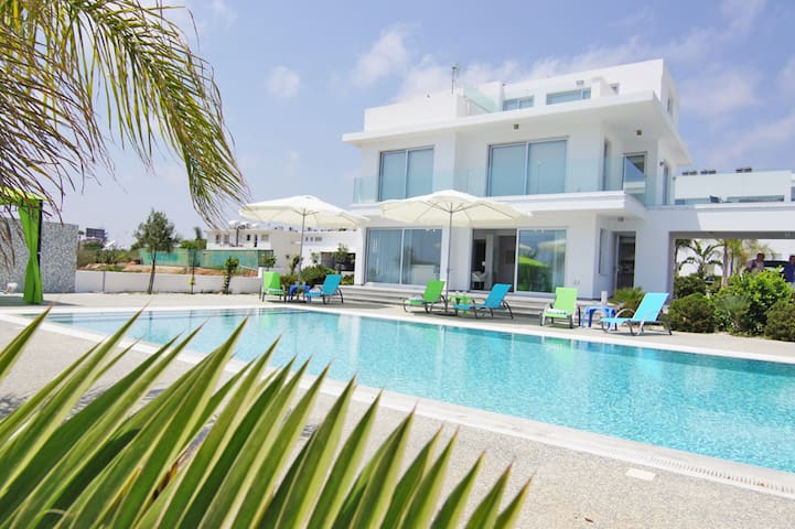 KALYPSO VILLA IN AGIA NAPA WITH GREAT POOL AND SV