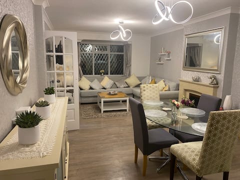 Beautiful luxury 3 bedroom Bungalow in Langford