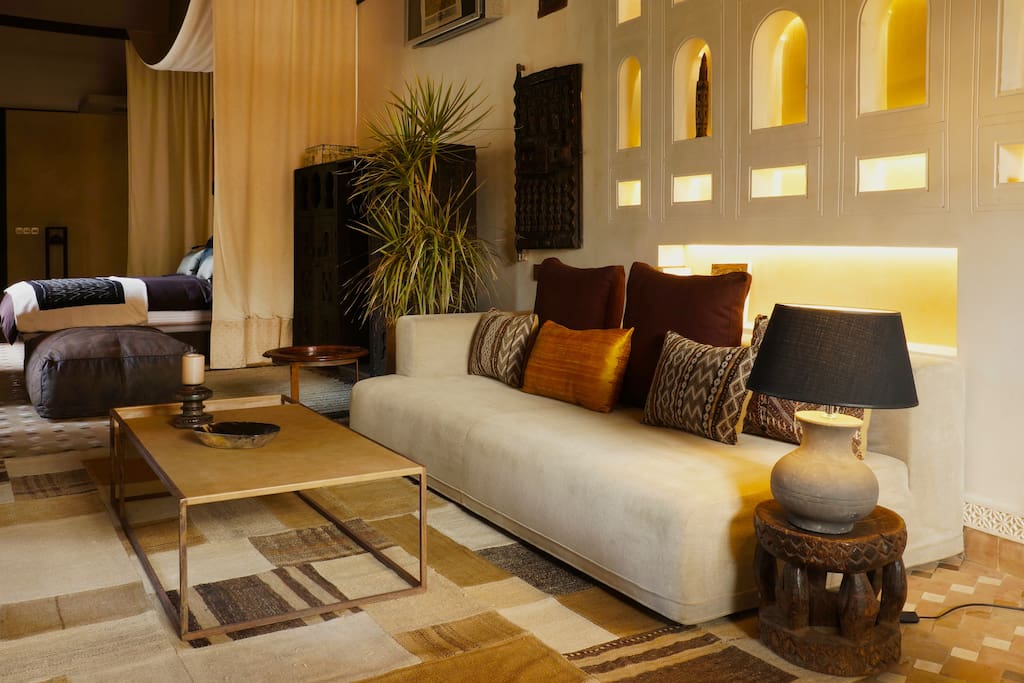 Dzhari Suite: Royale Suite 70 m2 with King Size bed, air cond, 2 bathrooms, private terrace and balcony on central patio.