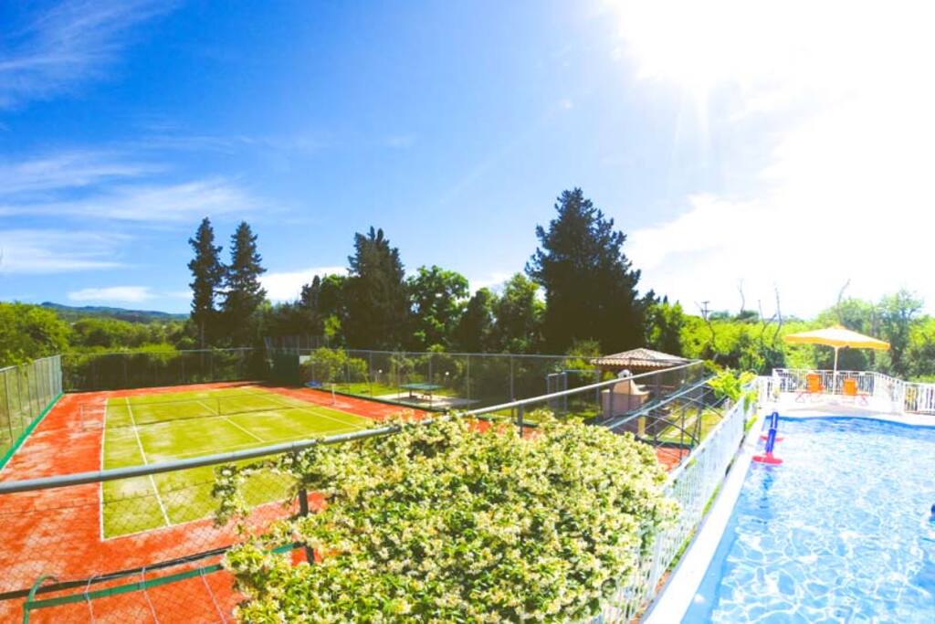 Tennis court and pull