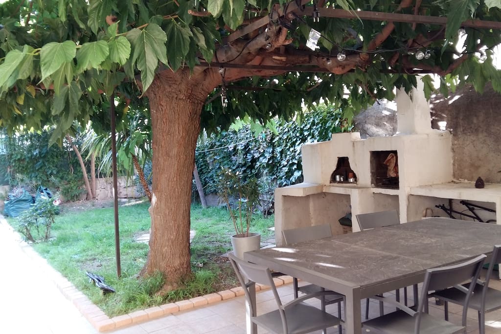 Terrasse et une partie du jardin