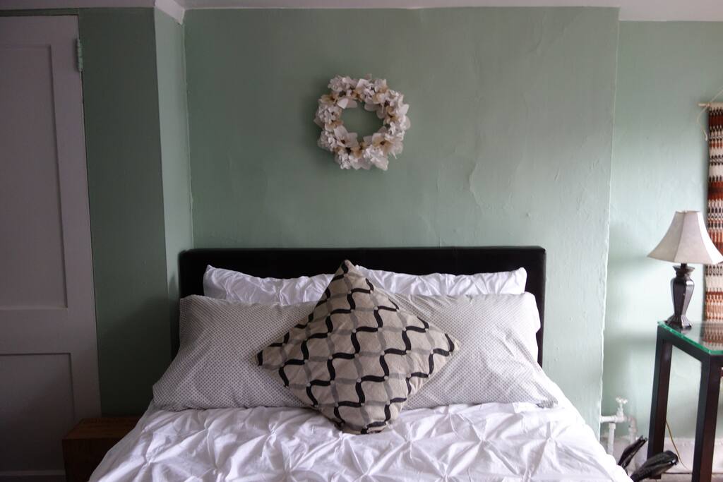 Full size bed