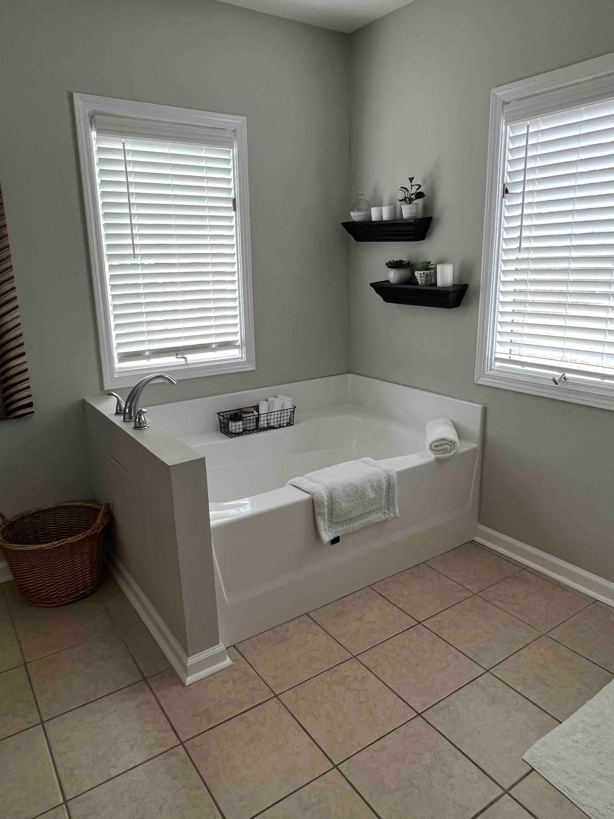 Sharp Cottage - 4BR 3 BA