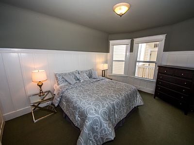 Spavaća soba 1 bračni krevet (180x200)