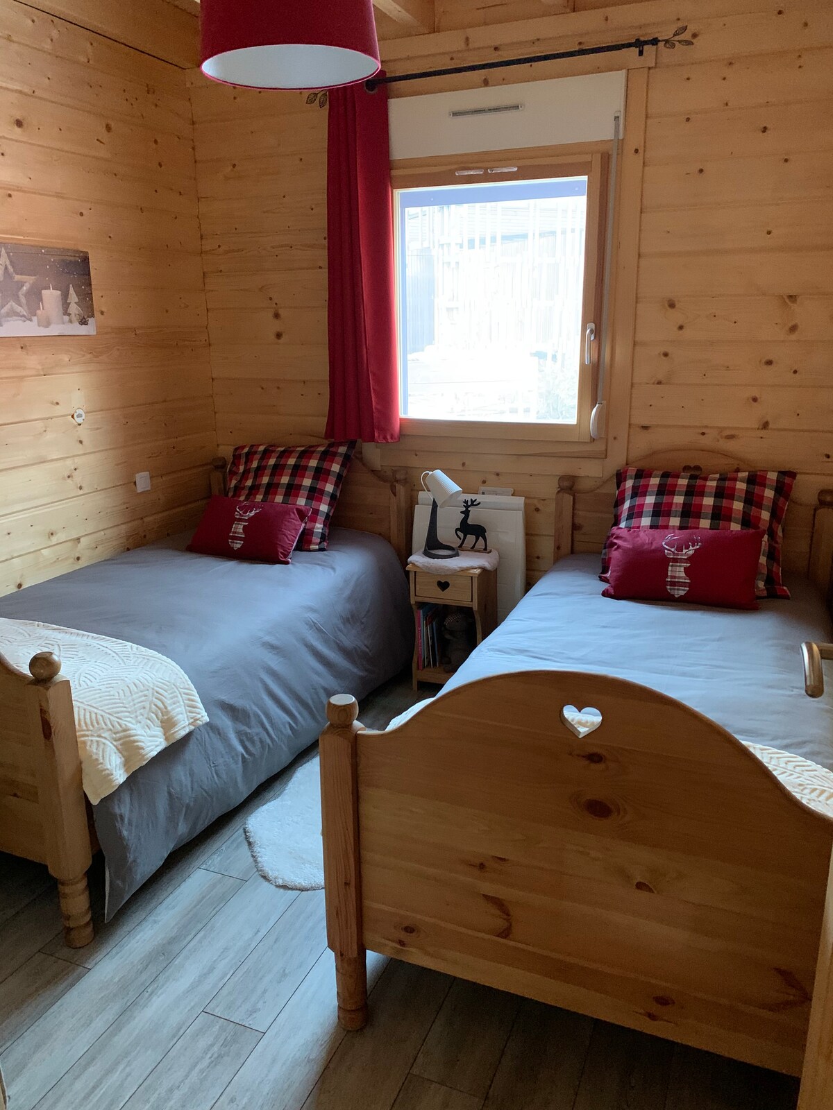 Стая с 2 единични легла