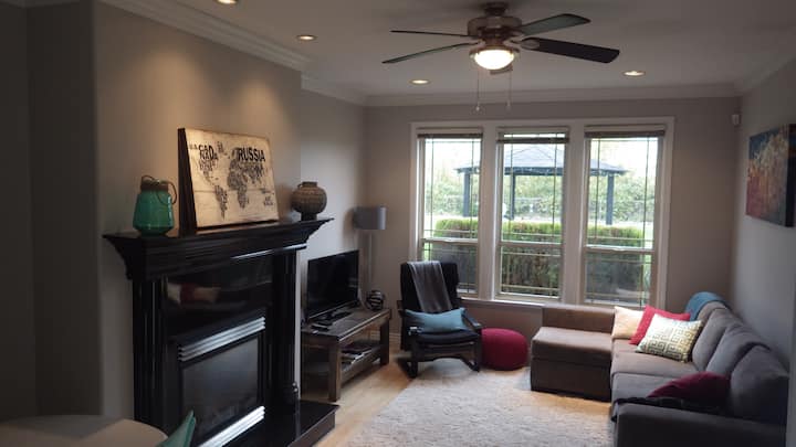 Side Guest Suite With Private Entry - 2 Bedrooms - Delta