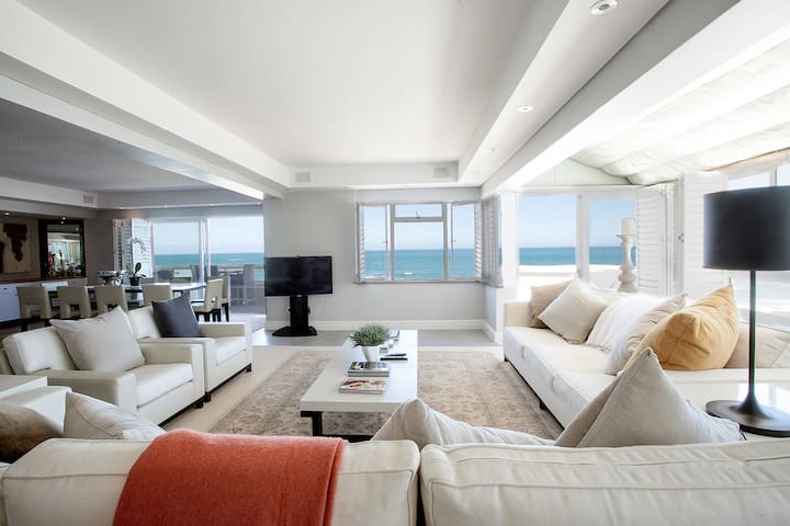 Spacious luxury apartment with infinite sea views