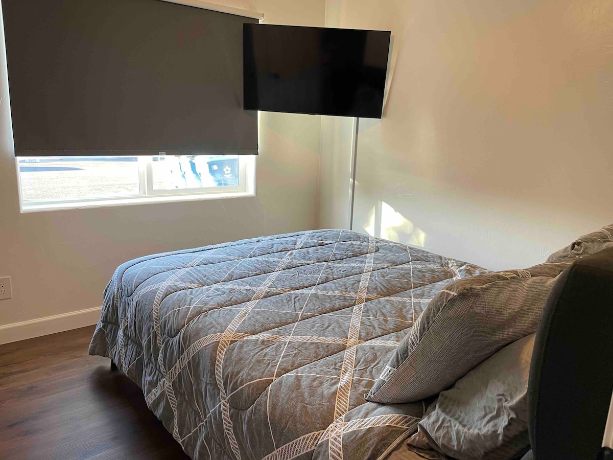 2BR Retreat with Private Entrance - Near The Strip